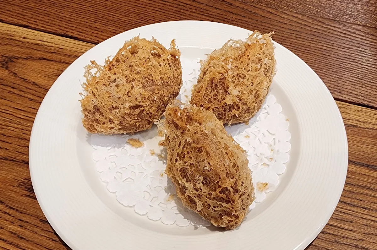 deep fried taro dumplings 蜂巢炸芋角